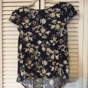 Women’s short-sleeved floral top